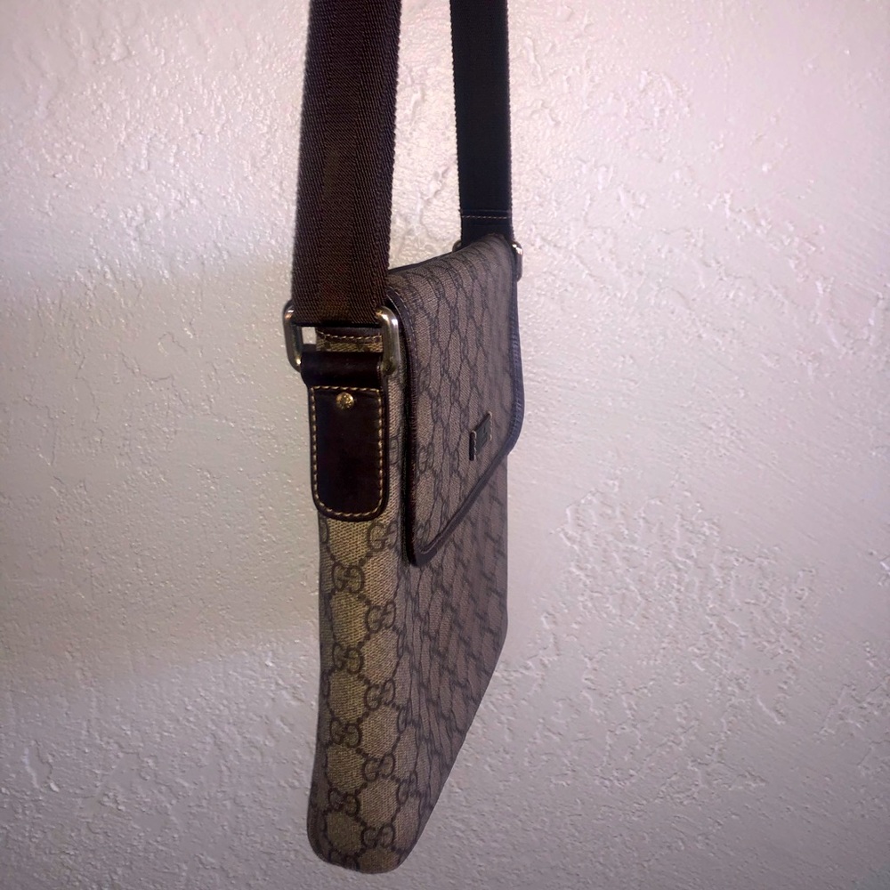 Gucci shoulder bag in great conditions bought at the Gucci store in Rome.